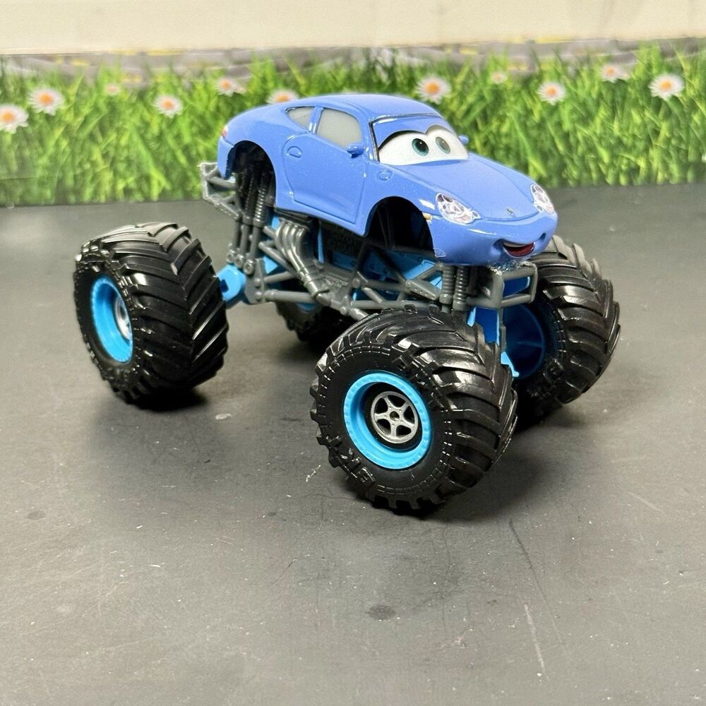 Disney Pixar Cars Custom Monster Truck Sally Carrera 1:64 Scale